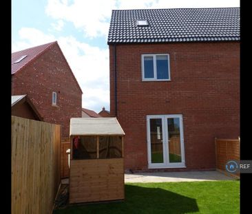 3 bedroom semi-detached house to rent - Photo 6