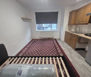 Studio Flat, Wesley Avenue, NW10 - Photo 5