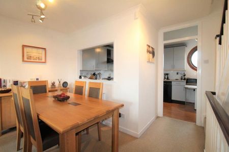 3 bedroom terraced house to rent - Photo 5