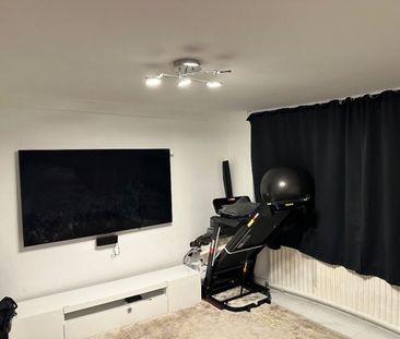 Room in a Shared House, Hillary Crescent, LU1 - Photo 2