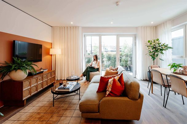 Bow Green, London - Photo 1