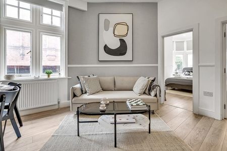 Kensington High Street - Photo 2