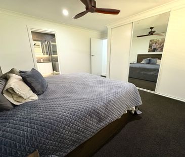 Move In Before Christmas! – Beautifully Renovated 4-Bedroom Home (2... - Photo 5