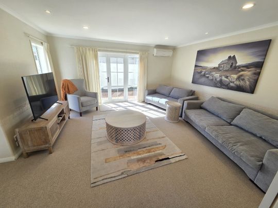 Fully Furnished on Fifth - Photo 1