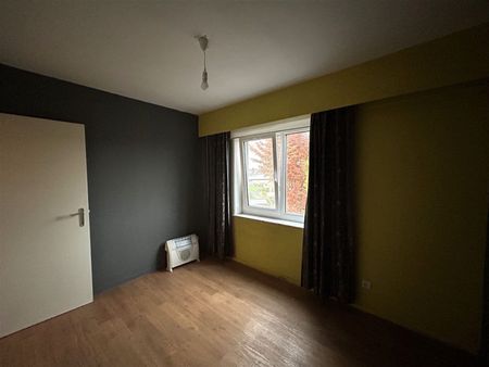 Ruim appartement met 3 slaapkamers en garagebox, gelegen in een rustige, kindvriendelijke omgeving. - Photo 3