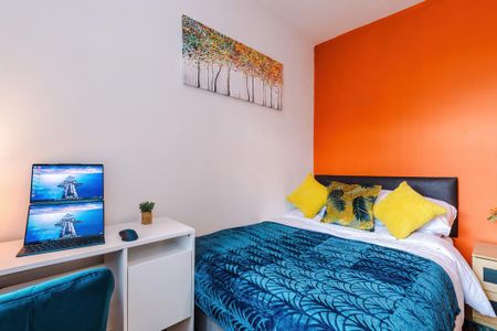 4 bedroom end of terrace house to rent - Photo 2