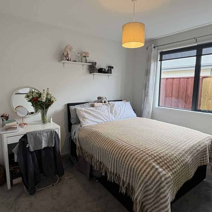 Modern 3-Bedroom Home in Fantastic Location - Photo 1