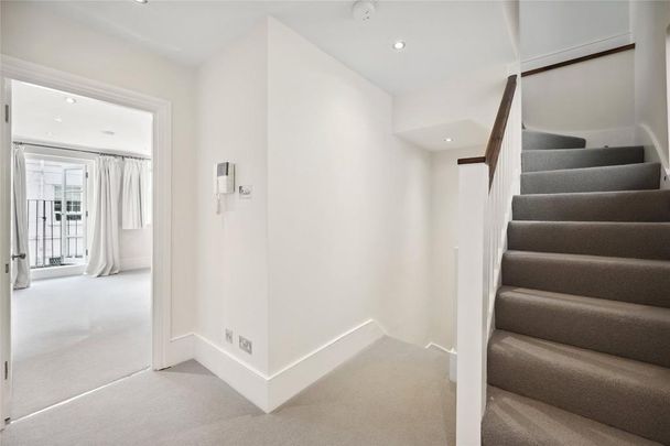 3 bedroom mews to rent - Photo 1