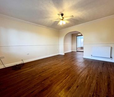4 bedroom detached house to rent - Photo 4