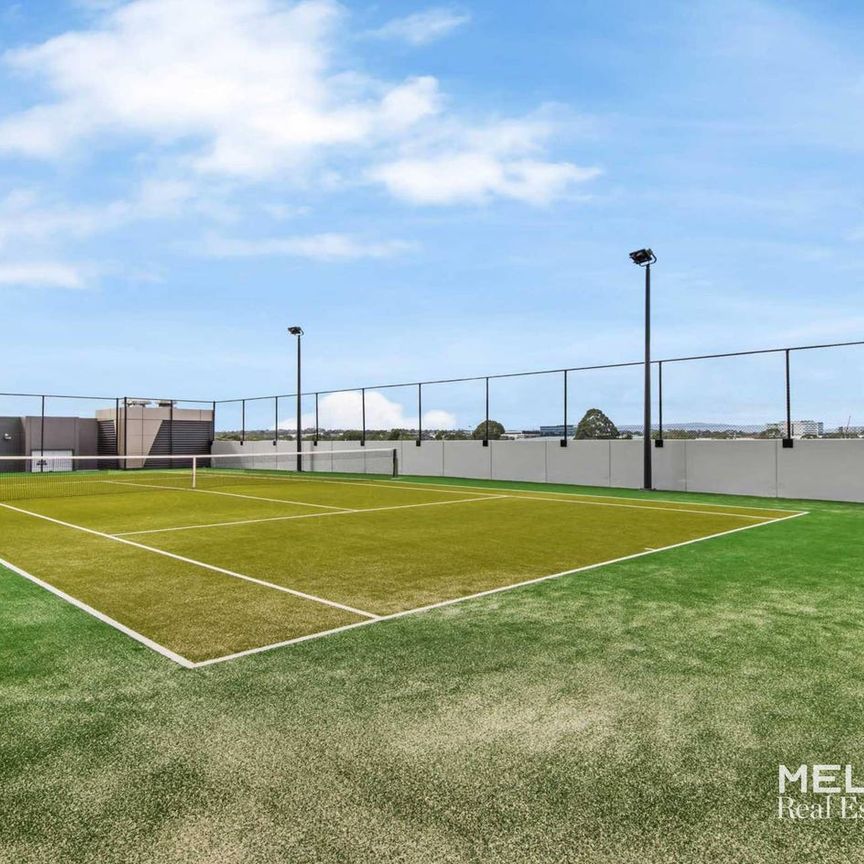 STYLISH COMFORT IN A PRIME LOCATION - UNFURNISHED - Photo 1