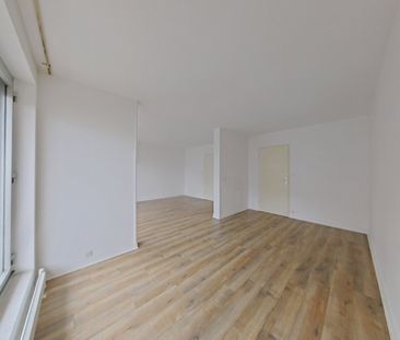 Location Appartement 3 pièces 71m² PARIS 12ème - Photo 3