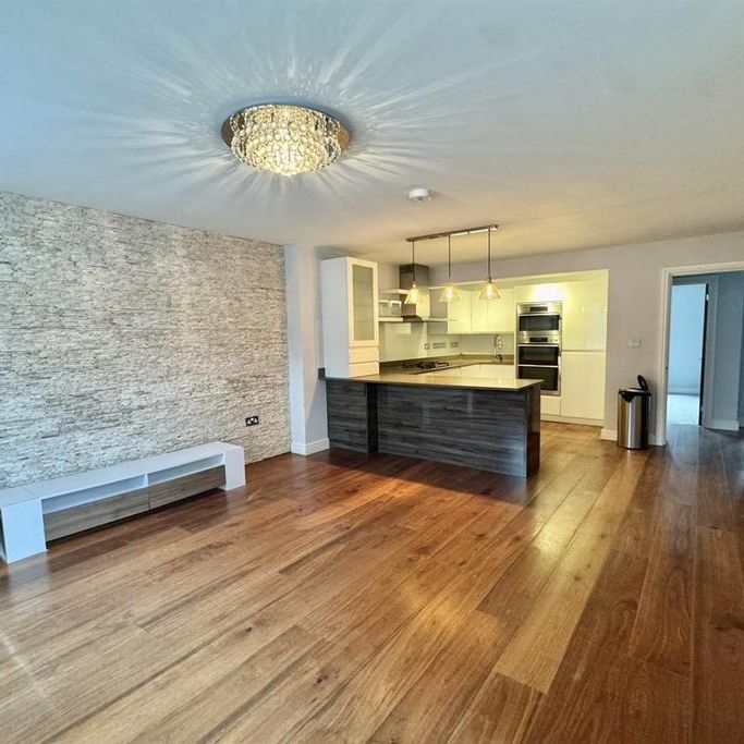 3 bedroom flat to rent - Photo 1