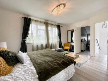 4 bedroom semi-detached house to rent - Photo 4