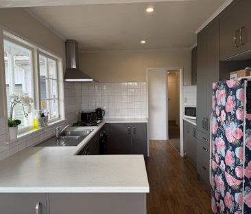 Comfortable Living In Convenient Chartwell - Photo 1