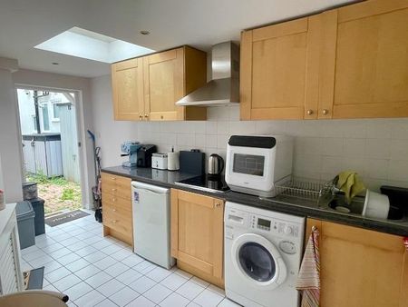 Charming Weekday Studio Flat with Private Entrance - Photo 2