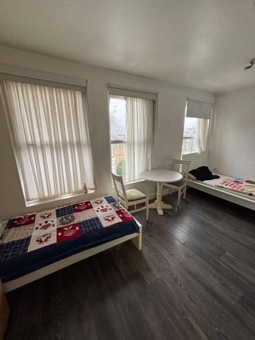 Studio to rent - Photo 3