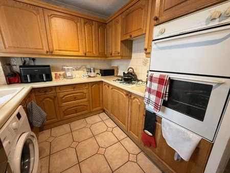 2 bedroom semi-detached house to rent - Photo 2