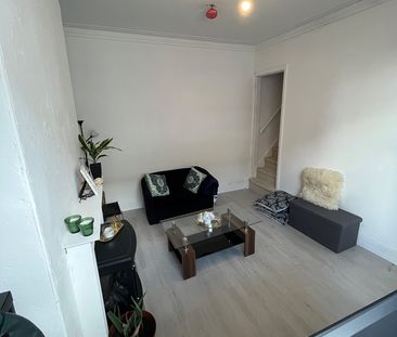 2 Bed Terraced House, Clark Terrace, LS9 - Photo 3