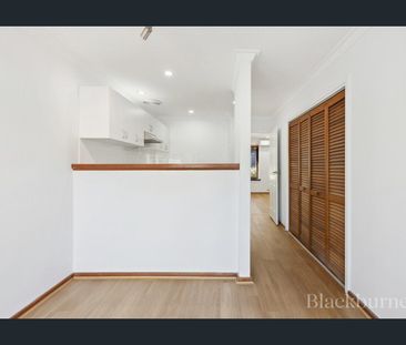 Charming and Updated Villa in Perfect Location - Photo 3