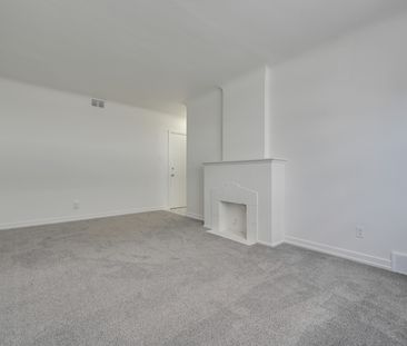 Edward Manor - Photo 2