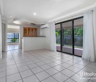 THIS TRANQUIL RETREAT IS JUST 2 MINUTES FROM STRETTON STATE COLLEGE... - Photo 3