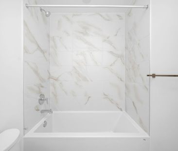 For Lease - 395 Dundas Street Unit# 819, Oakville, Ontario - Photo 5