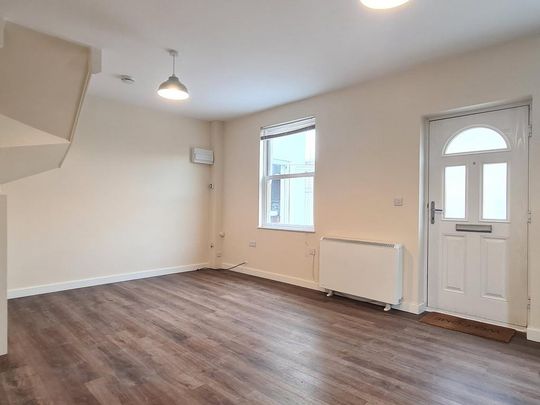 1 bedroom semi-detached house to rent - Photo 1