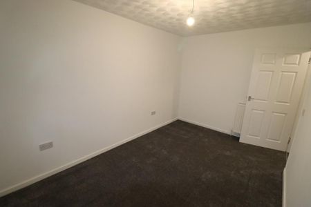 4 bedroom semi-detached house to rent - Photo 5