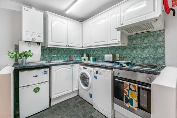 32 BRUDENELL AVENUE Leeds - LS6 1HD - Photo 1