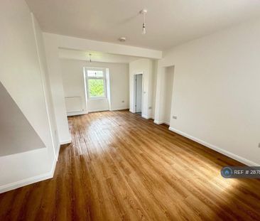 4 bedroom semi-detached house to rent - Photo 5