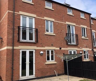 4 Bed Semi-Detached House, Radcliffe Mount, NG2 - Photo 3