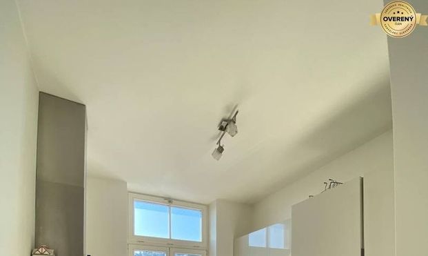 Prenájom luxusných bytov s park. miestom v centre BA. - Photo 1