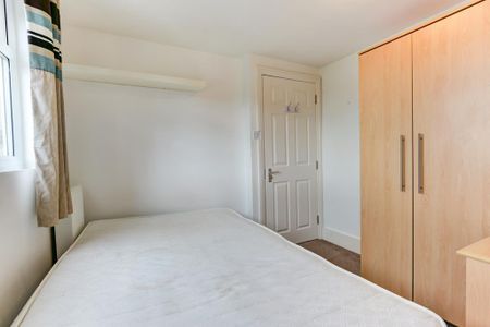 6 bedroom house to rent - Photo 2