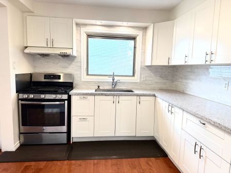 For Lease - 3016 Collista Court, Mississauga, Ontario - Photo 2