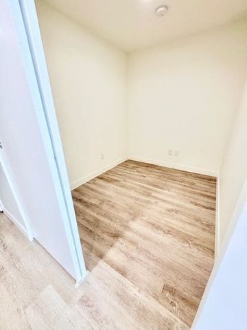 7th Floor – Water by the Park-1 bed plus den - Photo 3