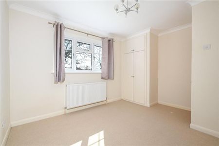 4 bedroom detached house to rent - Photo 2