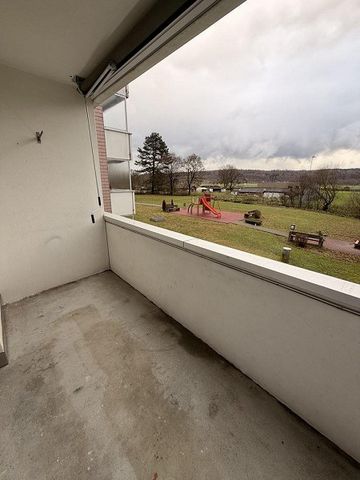 Lichtdurchflutete 3.5 Zimmer Wohnung mit offener Küche und top Lage! - Photo 2