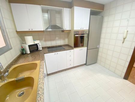 Avinguda de la Constitució, Valencia, Valencian Community 46009 - Photo 4