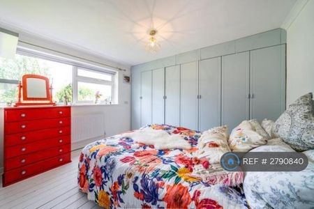 4 bedroom detached house to rent - Photo 4