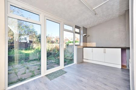 3 bedroom terraced house to rent - Photo 3