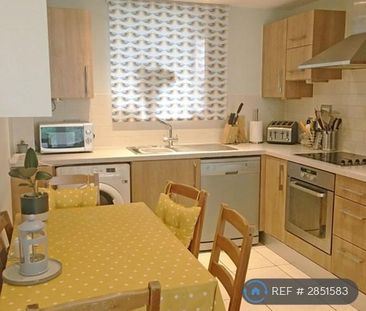 1 bedroom in a flat share to rent - Photo 4