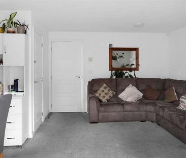 Robin Place, Allington, ME16 - Photo 1