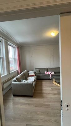 Grand logement de 3 chambres, offert en location semi-meublée ! - Photo 1