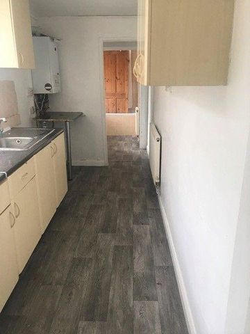 2 bedroom terraced house to rent - Photo 4