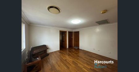 LARGE AND SPACIOUS 4 BEDROOM, 2 STORY HOUSE - Photo 2