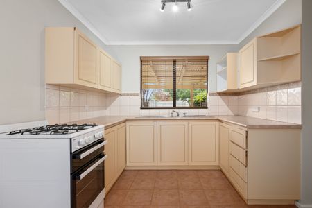 Neat and tidy brick home in ideal location - Photo 5
