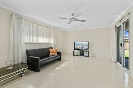 Ideal Family Home � Walk to Marayong Station - Photo 3