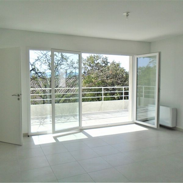 Location Appartement 2 pièces 44m² LE CANNET DES MAURES 83340 - Photo 1