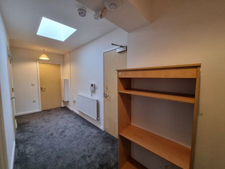 4 Bed Student Accommodation - Photo 2