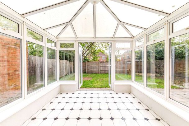 A detached family home situated in the heart of Sunningdale. - Photo 1